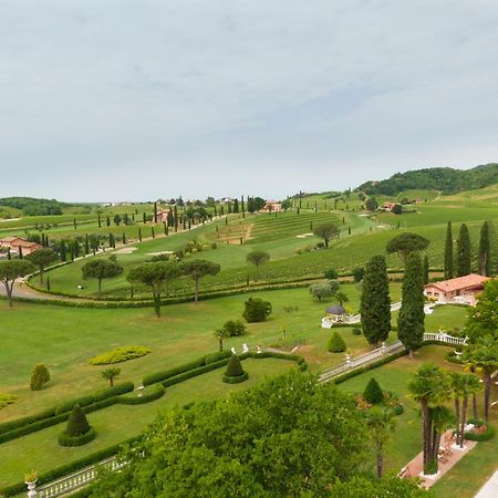 Отель Castello Di Spessa - Residenze D'Epoca Каприва-дель-Фриули Экстерьер фото