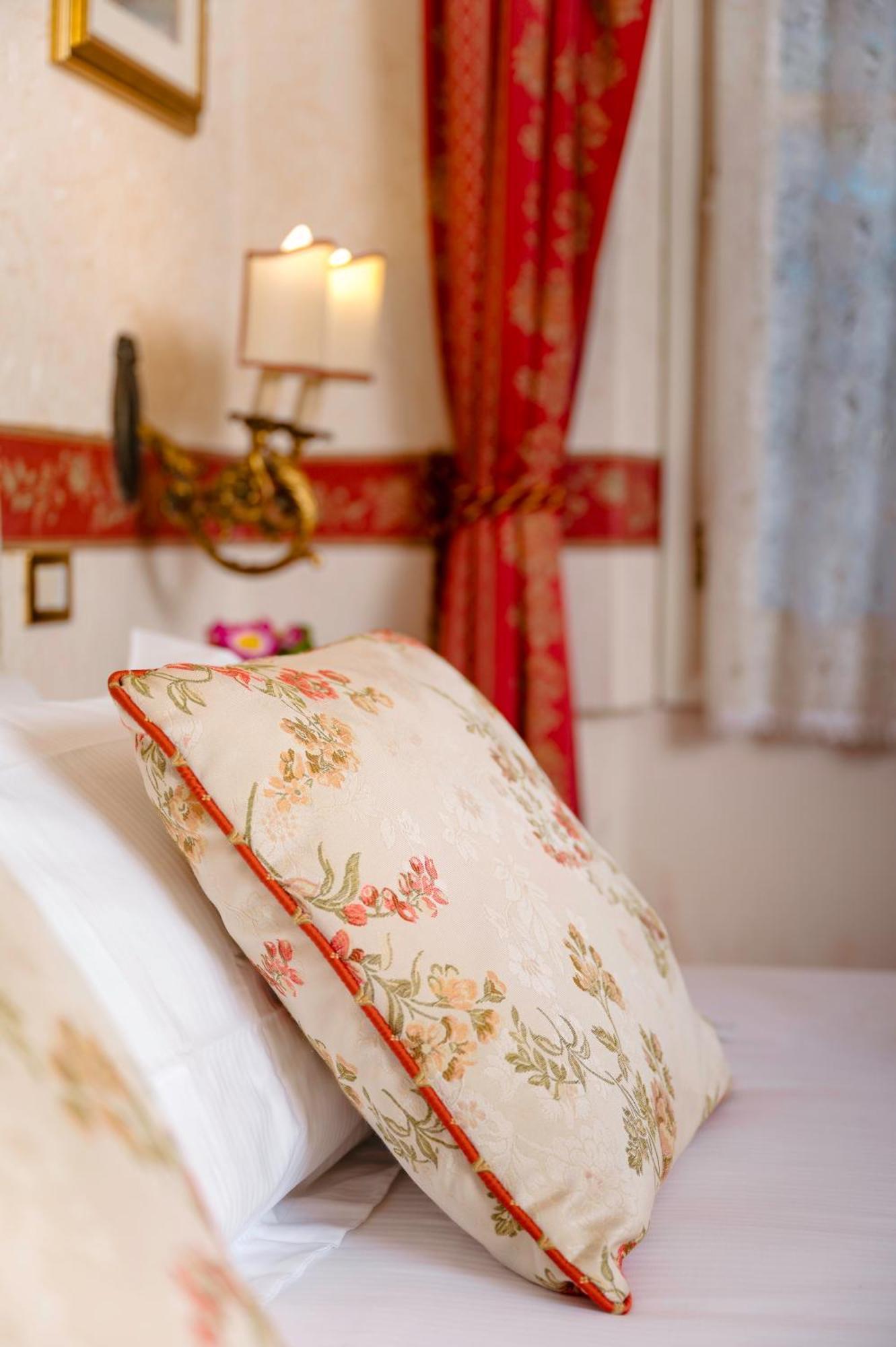 Отель Castello Di Spessa - Residenze D'Epoca Каприва-дель-Фриули Экстерьер фото