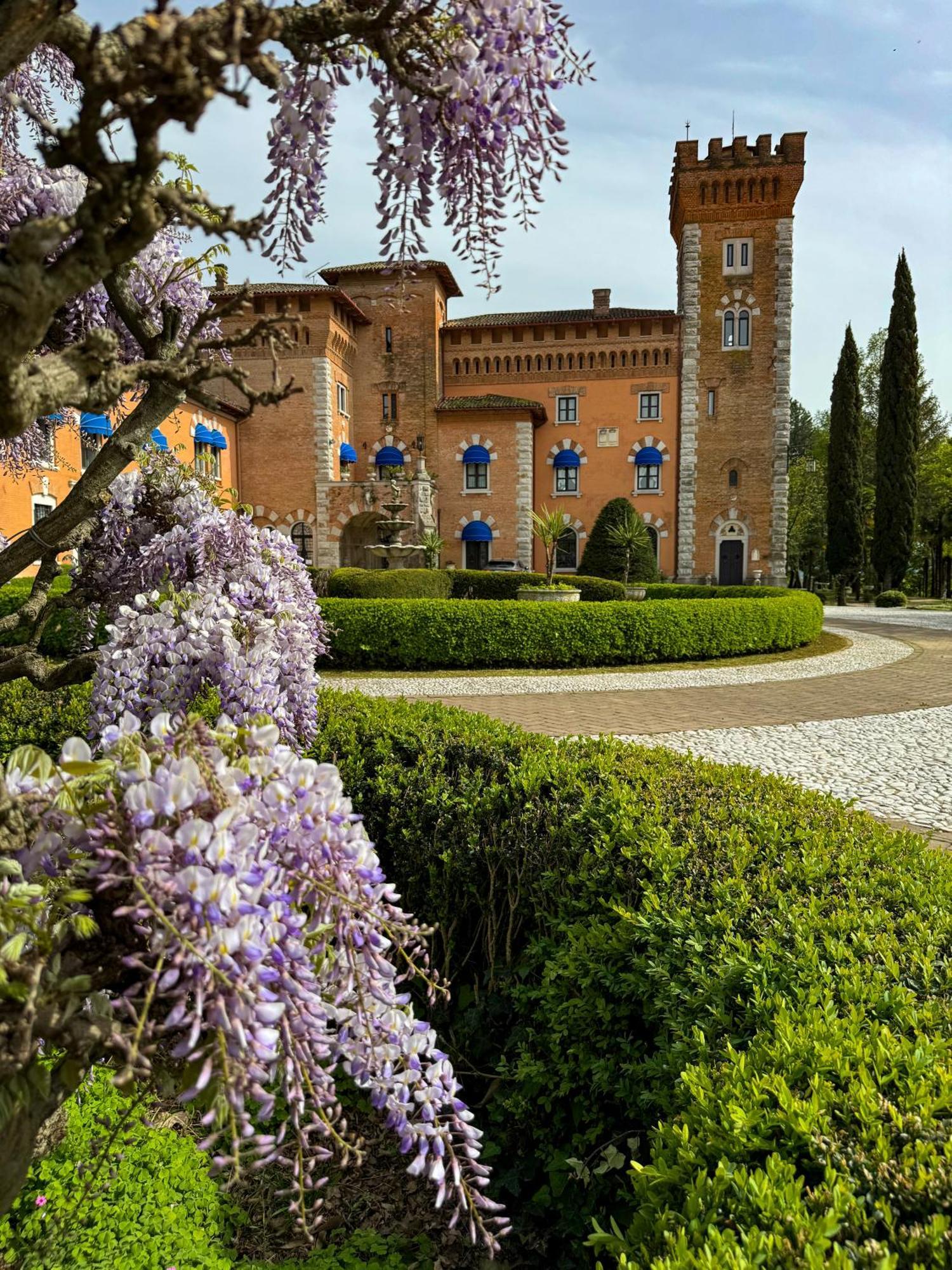 Отель Castello Di Spessa - Residenze D'Epoca Каприва-дель-Фриули Экстерьер фото