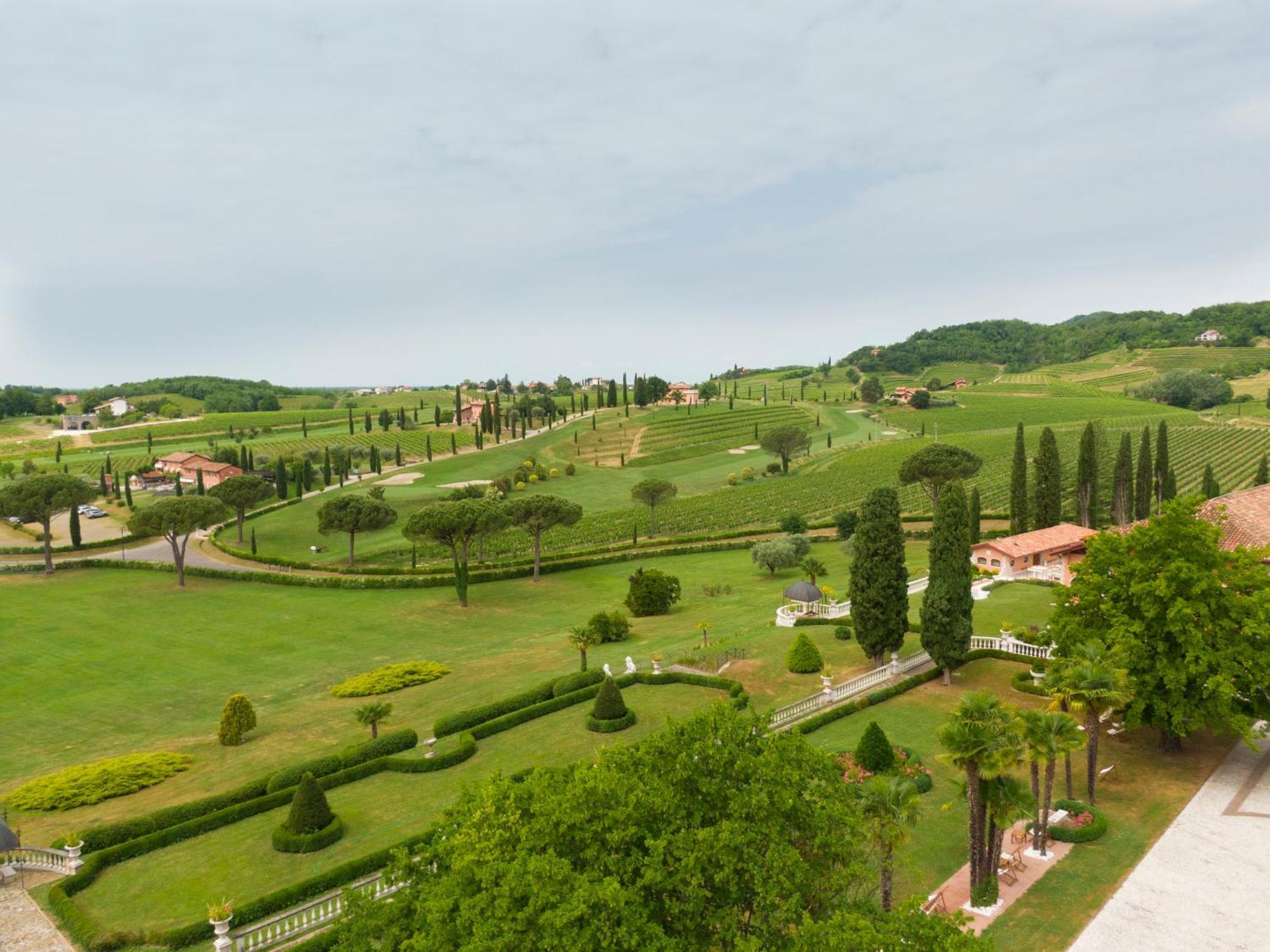 Отель Castello Di Spessa - Residenze D'Epoca Каприва-дель-Фриули Экстерьер фото