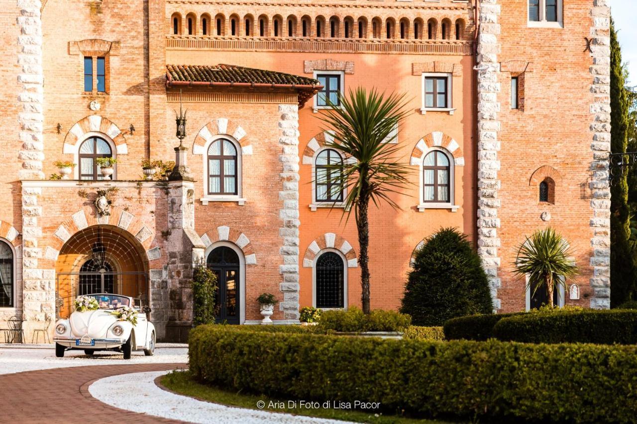 Отель Castello Di Spessa - Residenze D'Epoca Каприва-дель-Фриули Экстерьер фото