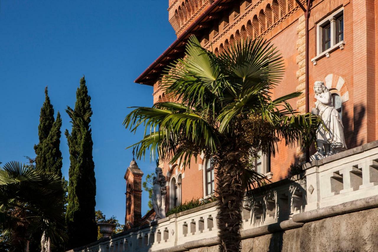 Отель Castello Di Spessa - Residenze D'Epoca Каприва-дель-Фриули Экстерьер фото