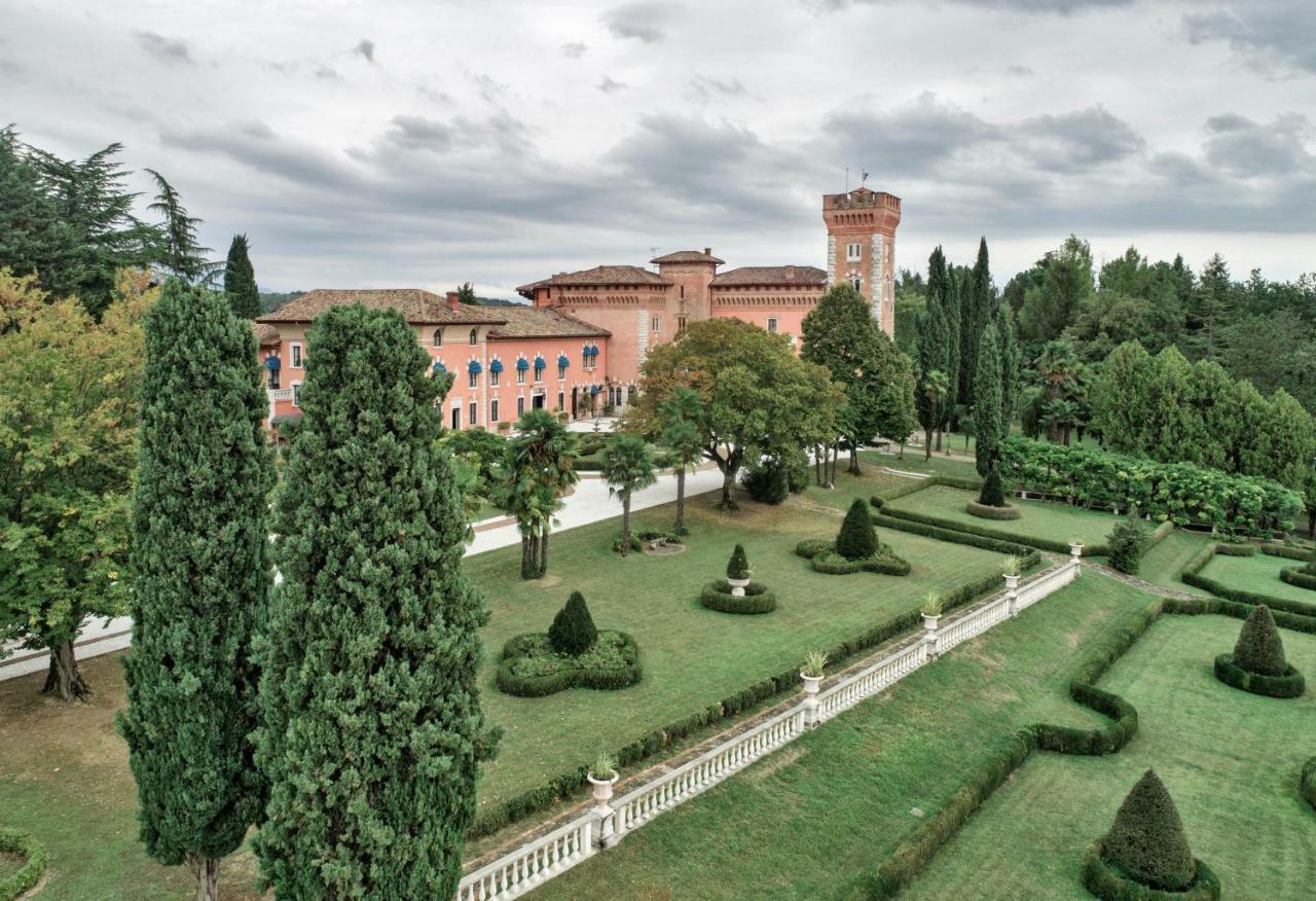Отель Castello Di Spessa - Residenze D'Epoca Каприва-дель-Фриули Экстерьер фото