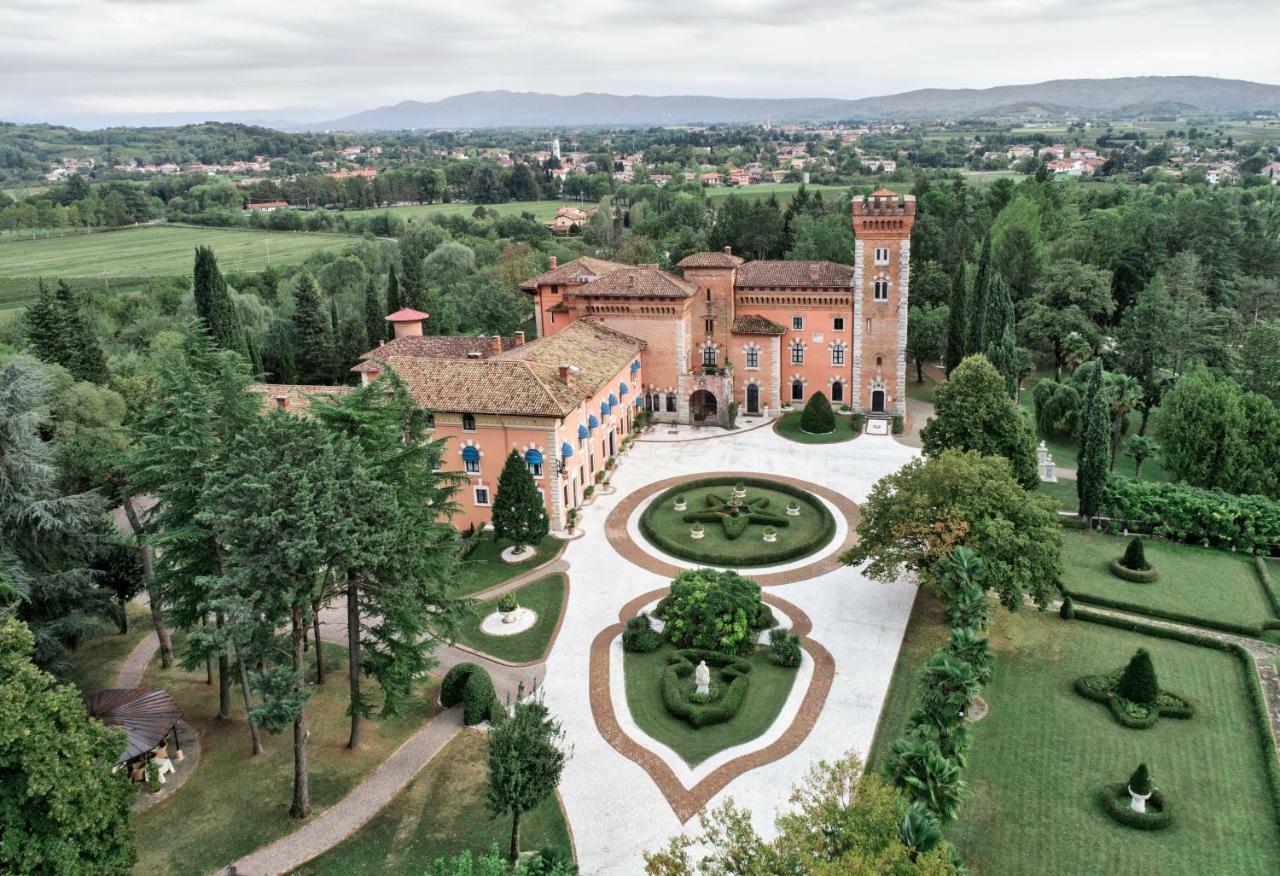 Отель Castello Di Spessa - Residenze D'Epoca Каприва-дель-Фриули Экстерьер фото