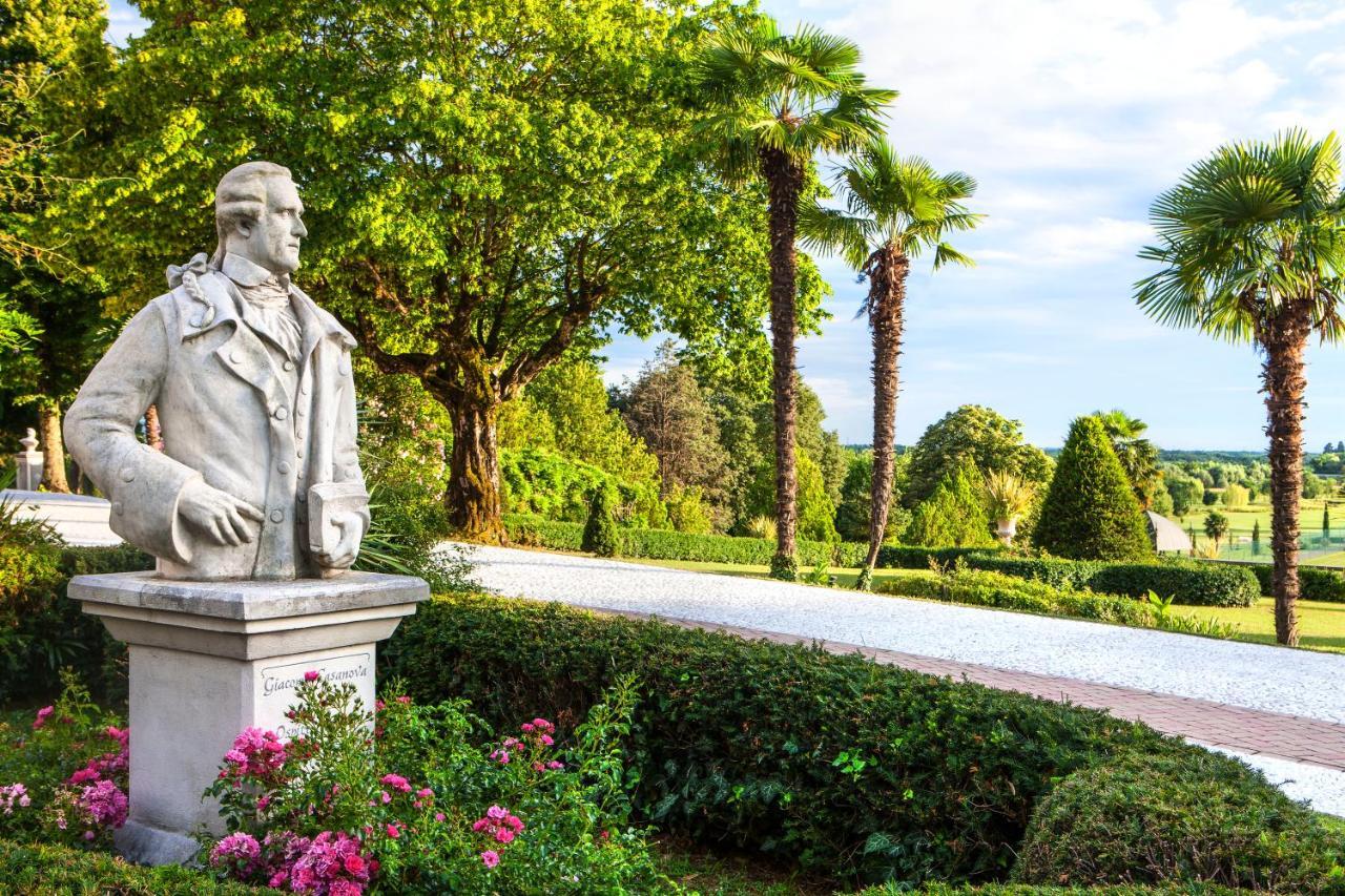 Отель Castello Di Spessa - Residenze D'Epoca Каприва-дель-Фриули Экстерьер фото